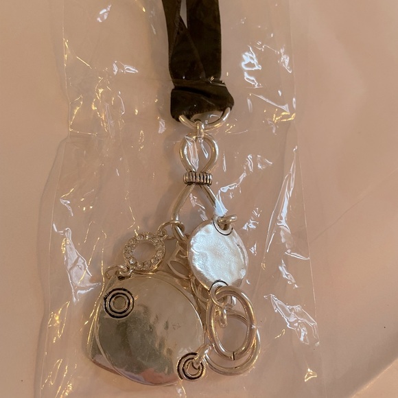 Chico’s Arlo black velvet and silver tone necklace 28” with 4” extender NWT - Picture 4 of 7